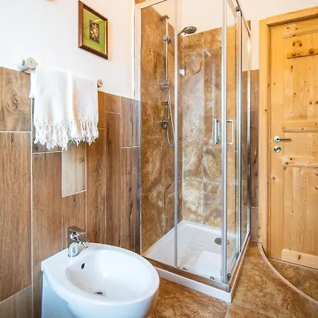 Panacea La Casa Del Miele 住宿加早餐酒店 圣塔·马里亚·迪·卡斯特